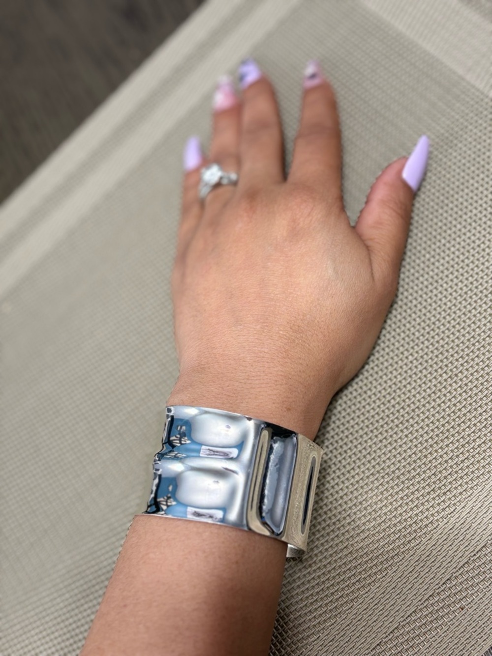 MAYAMAR Silver Wavy Metal Cuff Bracelet - Picture 5 of 7